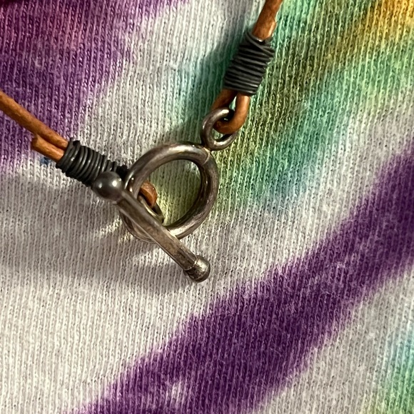 Single Fleurite on Leather Necklace - Picture 4 of 4